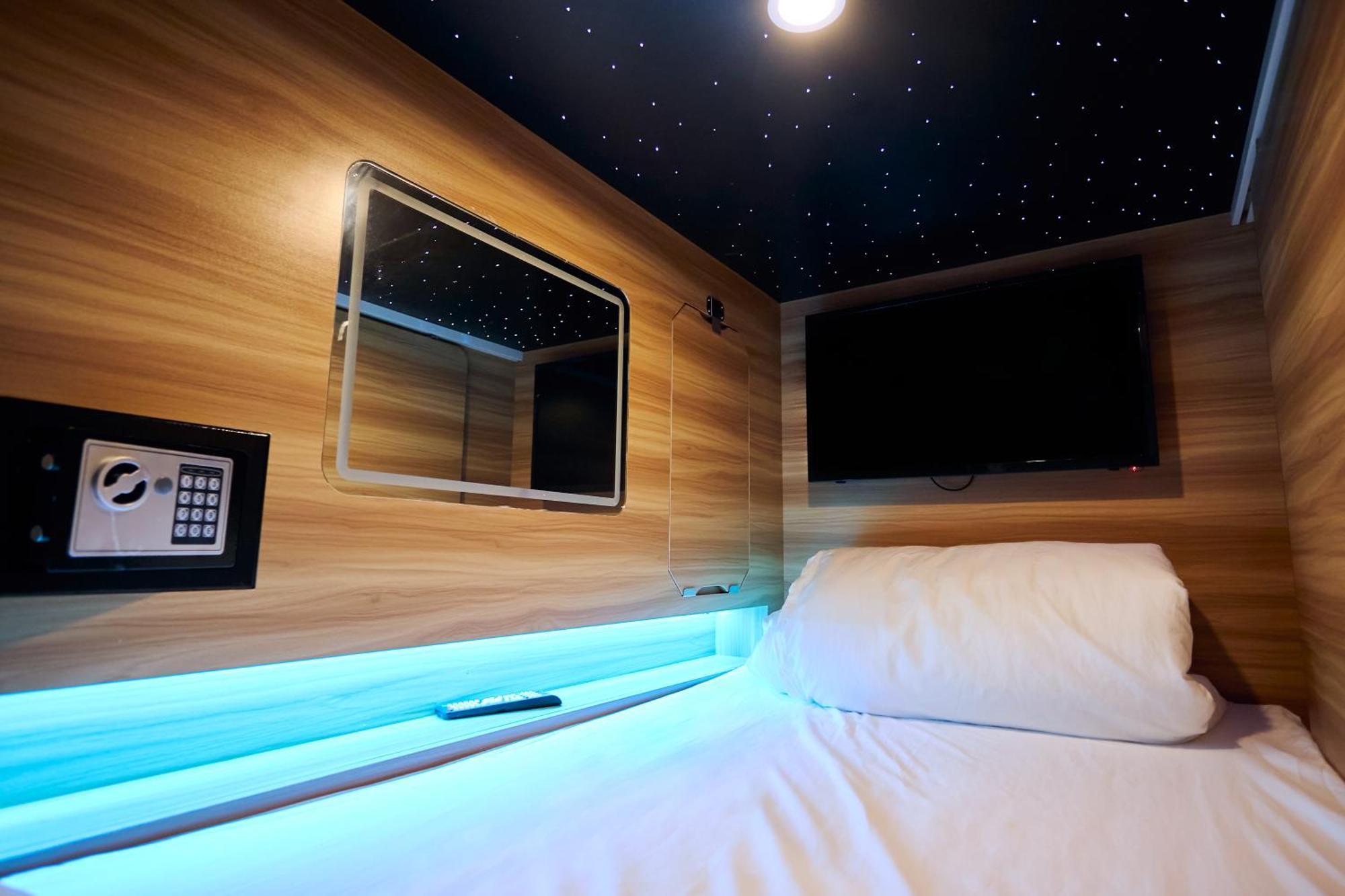 Capsule Hotel Montréal Extérieur photo