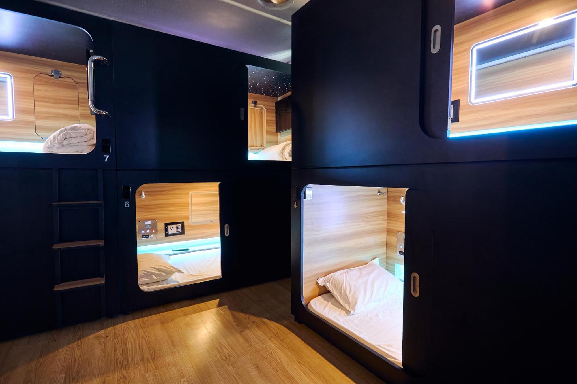 Capsule Hotel Montréal Extérieur photo